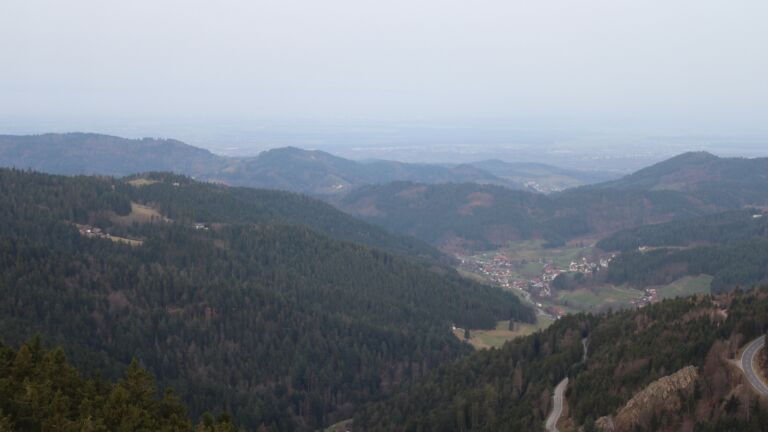 Dieses Bild zeigt eine Webcam-Aufnahme vom Achertal, aufgenommen am Freitag, den 06.03.2026 um 07:30 Uhr. Die Temperatur betrug 11.4°C.