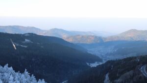 Dieses Bild zeigt eine Webcam-Aufnahme vom Achertal, aufgenommen am Freitag, den 26.12.2025 um 09:20 Uhr. Die Temperatur betrug 0.6°C.