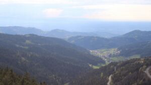 Dieses Bild zeigt eine Webcam-Aufnahme vom Achertal, aufgenommen am Dienstag, den 22.04.2025 um 18:20 Uhr. Die Temperatur betrug 12.2°C.