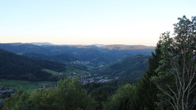 Dieses Bild zeigt eine Webcam-Aufnahme vom Achertal, aufgenommen am Sonntag, den 27.09.2026 um 07:50 Uhr. Die Temperatur betrug 20.3°C.
