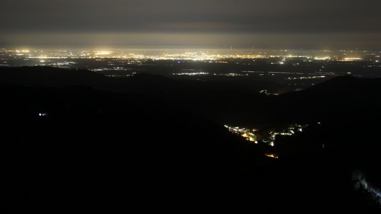 Dieses Bild zeigt eine Webcam-Aufnahme vom Achertal, aufgenommen am Freitag, den 10.04.2026 um 00:00 Uhr. Die Temperatur betrug 11.8°C.