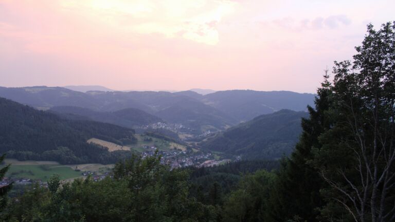 Dieses Bild zeigt eine Webcam-Aufnahme vom Achertal, aufgenommen am Freitag, den 26.06.2026 um 21:40 Uhr. Die Temperatur betrug 29.6°C.