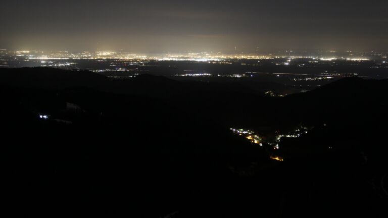 Dieses Bild zeigt eine Webcam-Aufnahme vom Achertal, aufgenommen am Freitag, den 16.01.2026 um 02:30 Uhr. Die Temperatur betrug 5.8°C.