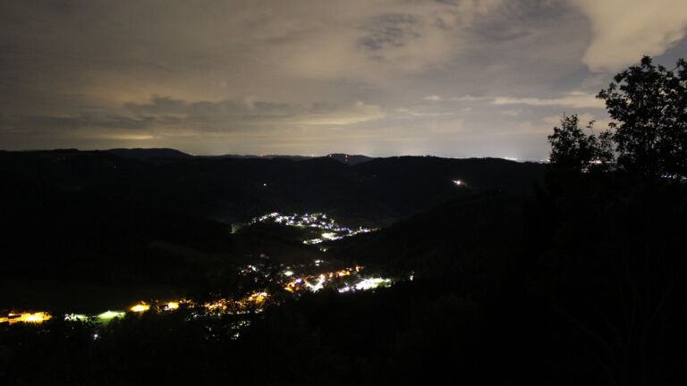 Dieses Bild zeigt eine Webcam-Aufnahme vom Achertal, aufgenommen am Mittwoch, den 16.09.2026 um 01:00 Uhr. Die Temperatur betrug 21.2°C.