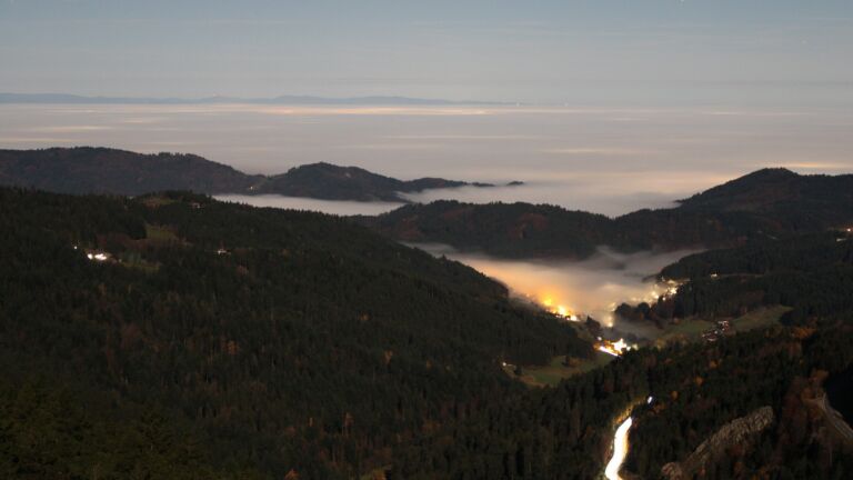 Dieses Bild zeigt eine Webcam-Aufnahme vom Achertal, aufgenommen am Freitag, den 07.11.2025 um 21:30 Uhr. Die Temperatur betrug 7.9°C.