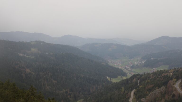 Dieses Bild zeigt eine Webcam-Aufnahme vom Achertal, aufgenommen am Samstag, den 11.04.2026 um 18:50 Uhr. Die Temperatur betrug 11.9°C.