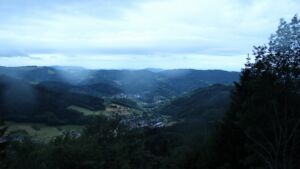 Dieses Bild zeigt eine Webcam-Aufnahme vom Achertal, aufgenommen am Freitag, den 05.06.2026 um 05:20 Uhr. Die Temperatur betrug 9°C.