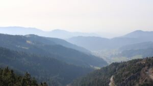 Dieses Bild zeigt eine Webcam-Aufnahme vom Achertal, aufgenommen am Samstag, den 07.03.2026 um 15:30 Uhr. Die Temperatur betrug 13.8°C.