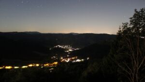 Dieses Bild zeigt eine Webcam-Aufnahme vom Achertal, aufgenommen am Samstag, den 04.07.2026 um 00:30 Uhr. Die Temperatur betrug 17.4°C.