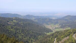 Dieses Bild zeigt eine Webcam-Aufnahme vom Achertal, aufgenommen am Dienstag, den 28.04.2026 um 10:40 Uhr. Die Temperatur betrug 12.3°C.