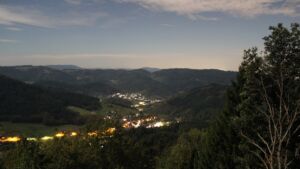 Dieses Bild zeigt eine Webcam-Aufnahme vom Achertal, aufgenommen am Mittwoch, den 30.09.2026 um 01:30 Uhr. Die Temperatur betrug 21.9°C.