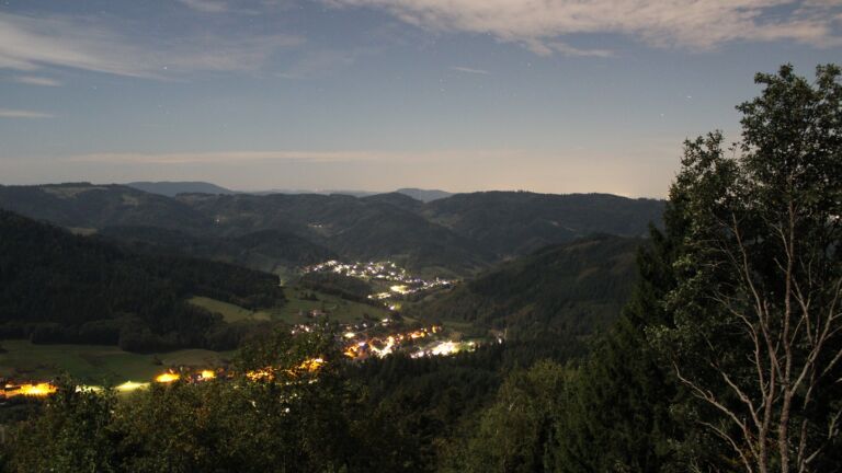 Dieses Bild zeigt eine Webcam-Aufnahme vom Achertal, aufgenommen am Mittwoch, den 30.09.2026 um 01:30 Uhr. Die Temperatur betrug 21.9°C.