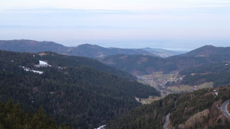 Dieses Bild zeigt eine Webcam-Aufnahme vom Achertal, aufgenommen am Samstag, den 17.01.2026 um 08:30 Uhr. Die Temperatur betrug 6.9°C.