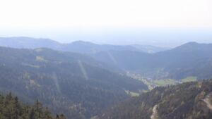 Dieses Bild zeigt eine Webcam-Aufnahme vom Achertal, aufgenommen am Freitag, den 17.04.2026 um 17:40 Uhr. Die Temperatur betrug 16.6°C.