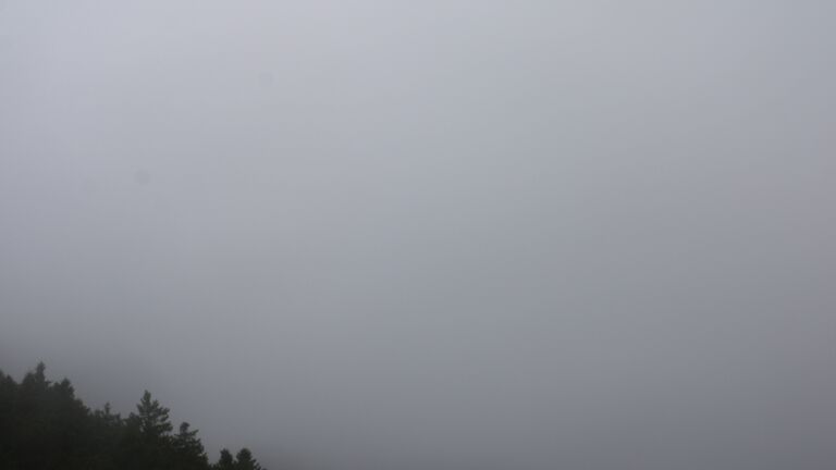 Dieses Bild zeigt eine Webcam-Aufnahme vom Achertal, aufgenommen am Dienstag, den 21.10.2025 um 13:50 Uhr. Die Temperatur betrug 7.9°C.