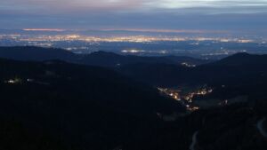 Dieses Bild zeigt eine Webcam-Aufnahme vom Achertal, aufgenommen am Dienstag, den 02.12.2025 um 17:20 Uhr. Die Temperatur betrug 4.6°C.