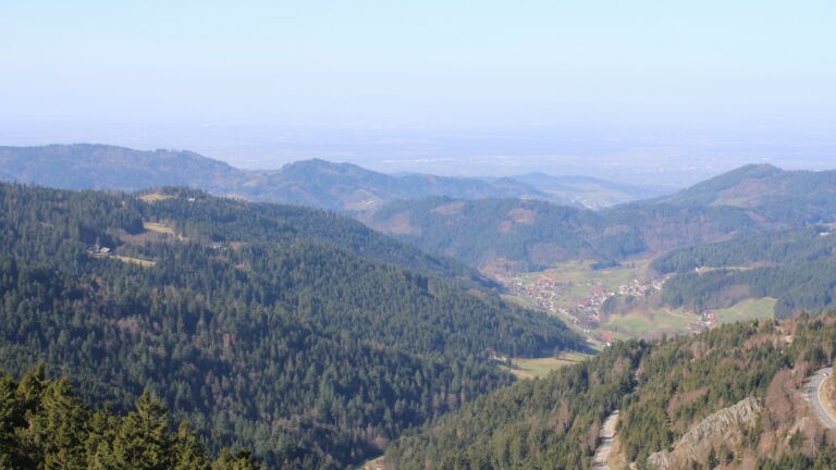 Dieses Bild zeigt eine Webcam-Aufnahme vom Achertal, aufgenommen am Donnerstag, den 05.03.2026 um 11:20 Uhr. Die Temperatur betrug 13.9°C.