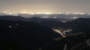 Dieses Bild zeigt eine Webcam-Aufnahme vom Achertal, aufgenommen am Freitag, den 27.02.2026 um 20:30 Uhr. Die Temperatur betrug 12.8°C.