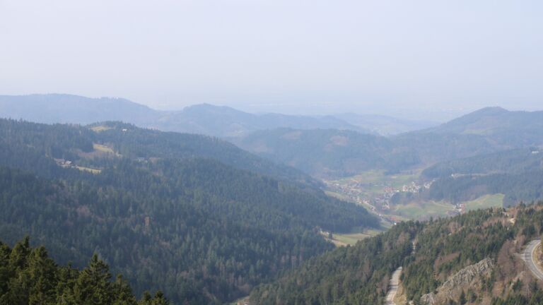 Dieses Bild zeigt eine Webcam-Aufnahme vom Achertal, aufgenommen am Dienstag, den 10.03.2026 um 12:20 Uhr. Die Temperatur betrug 11.5°C.