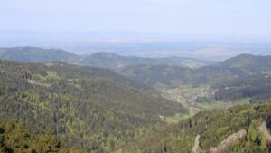 Dieses Bild zeigt eine Webcam-Aufnahme vom Achertal, aufgenommen am Dienstag, den 28.04.2026 um 08:50 Uhr. Die Temperatur betrug 10.8°C.