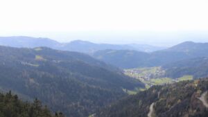 Dieses Bild zeigt eine Webcam-Aufnahme vom Achertal, aufgenommen am Donnerstag, den 16.04.2026 um 17:50 Uhr. Die Temperatur betrug 12.8°C.