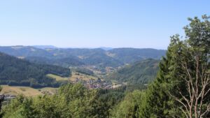 Dieses Bild zeigt eine Webcam-Aufnahme vom Achertal, aufgenommen am Freitag, den 07.08.2026 um 12:10 Uhr. Die Temperatur betrug 24°C.