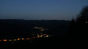 Dieses Bild zeigt eine Webcam-Aufnahme vom Achertal, aufgenommen am Freitag, den 22.05.2026 um 04:30 Uhr. Die Temperatur betrug 15.5°C.