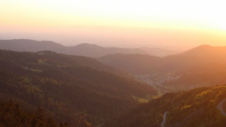 Dieses Bild zeigt eine Webcam-Aufnahme vom Achertal, aufgenommen am Samstag, den 10.05.2025 um 20:40 Uhr. Die Temperatur betrug 11.1°C.