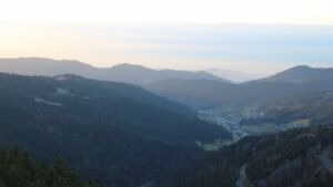 Dieses Bild zeigt eine Webcam-Aufnahme vom Achertal, aufgenommen am Mittwoch, den 17.12.2025 um 16:10 Uhr. Die Temperatur betrug 6.9°C.