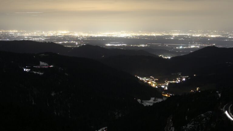 Dieses Bild zeigt eine Webcam-Aufnahme vom Achertal, aufgenommen am Mittwoch, den 14.01.2026 um 18:20 Uhr. Die Temperatur betrug 5.1°C.