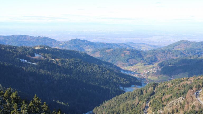 Dieses Bild zeigt eine Webcam-Aufnahme vom Achertal, aufgenommen am Mittwoch, den 19.11.2025 um 11:20 Uhr. Die Temperatur betrug -0.2°C.