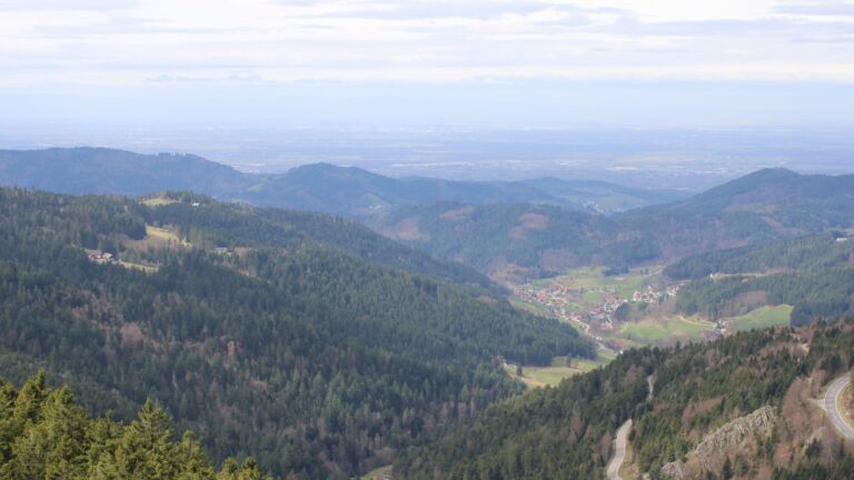 Dieses Bild zeigt eine Webcam-Aufnahme vom Achertal, aufgenommen am Freitag, den 13.03.2026 um 12:10 Uhr. Die Temperatur betrug 8.6°C.