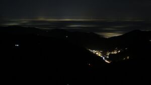 Dieses Bild zeigt eine Webcam-Aufnahme vom Achertal, aufgenommen am Freitag, den 12.12.2025 um 22:30 Uhr. Die Temperatur betrug 9.7°C.