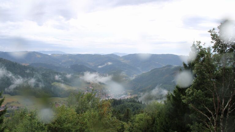 Dieses Bild zeigt eine Webcam-Aufnahme vom Achertal, aufgenommen am Freitag, den 28.08.2026 um 11:10 Uhr. Die Temperatur betrug 17.9°C.