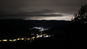Dieses Bild zeigt eine Webcam-Aufnahme vom Achertal, aufgenommen am Freitag, den 15.05.2026 um 03:30 Uhr. Die Temperatur betrug 3.4°C.