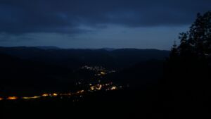Dieses Bild zeigt eine Webcam-Aufnahme vom Achertal, aufgenommen am Dienstag, den 19.05.2026 um 04:40 Uhr. Die Temperatur betrug 7.9°C.