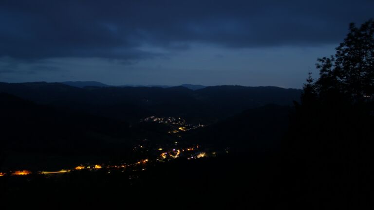 Dieses Bild zeigt eine Webcam-Aufnahme vom Achertal, aufgenommen am Dienstag, den 19.05.2026 um 04:40 Uhr. Die Temperatur betrug 7.9°C.