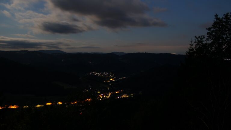 Dieses Bild zeigt eine Webcam-Aufnahme vom Achertal, aufgenommen am Freitag, den 03.07.2026 um 04:10 Uhr. Die Temperatur betrug 15.1°C.