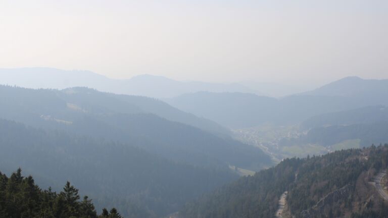 Dieses Bild zeigt eine Webcam-Aufnahme vom Achertal, aufgenommen am Sonntag, den 08.03.2026 um 15:10 Uhr. Die Temperatur betrug 11.3°C.