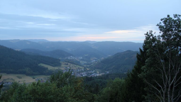 Dieses Bild zeigt eine Webcam-Aufnahme vom Achertal, aufgenommen am Dienstag, den 18.08.2026 um 20:30 Uhr. Die Temperatur betrug 18.4°C.