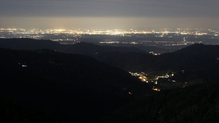 Dieses Bild zeigt eine Webcam-Aufnahme vom Achertal, aufgenommen am Donnerstag, den 02.10.2025 um 21:00 Uhr. Die Temperatur betrug 4.6°C.