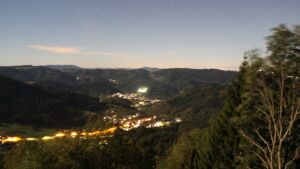 Dieses Bild zeigt eine Webcam-Aufnahme vom Achertal, aufgenommen am Freitag, den 25.09.2026 um 21:30 Uhr. Die Temperatur betrug 16.6°C.