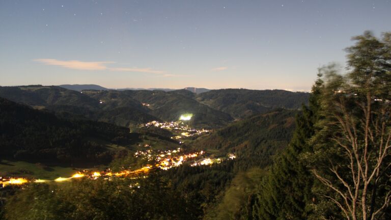 Dieses Bild zeigt eine Webcam-Aufnahme vom Achertal, aufgenommen am Freitag, den 25.09.2026 um 21:30 Uhr. Die Temperatur betrug 16.6°C.