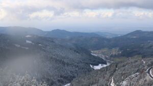 Dieses Bild zeigt eine Webcam-Aufnahme vom Achertal, aufgenommen am Freitag, den 21.11.2025 um 14:00 Uhr. Die Temperatur betrug -4.8°C.