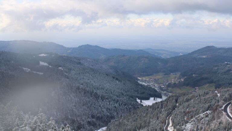 Dieses Bild zeigt eine Webcam-Aufnahme vom Achertal, aufgenommen am Freitag, den 21.11.2025 um 14:00 Uhr. Die Temperatur betrug -4.8°C.