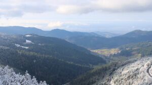 Dieses Bild zeigt eine Webcam-Aufnahme vom Achertal, aufgenommen am Donnerstag, den 27.11.2025 um 13:00 Uhr. Die Temperatur betrug -1.1°C.