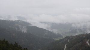 Dieses Bild zeigt eine Webcam-Aufnahme vom Achertal, aufgenommen am Sonntag, den 12.04.2026 um 14:30 Uhr. Die Temperatur betrug 2.2°C.