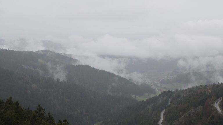 Dieses Bild zeigt eine Webcam-Aufnahme vom Achertal, aufgenommen am Sonntag, den 12.04.2026 um 14:30 Uhr. Die Temperatur betrug 2.2°C.