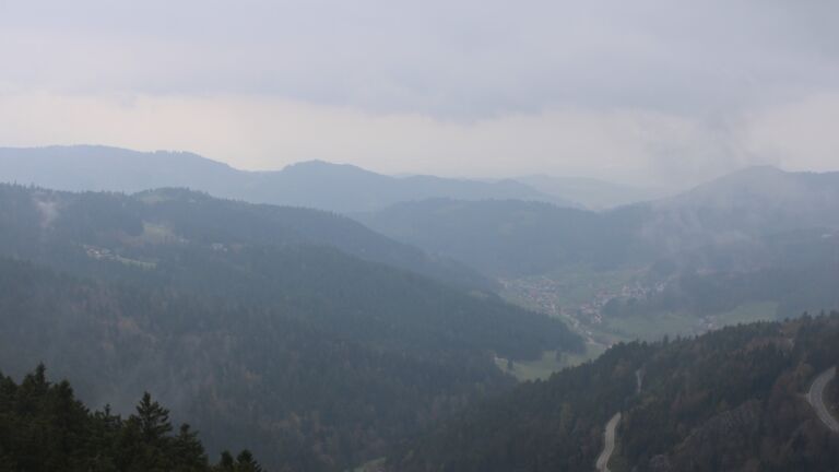 Dieses Bild zeigt eine Webcam-Aufnahme vom Achertal, aufgenommen am Dienstag, den 14.04.2026 um 15:40 Uhr. Die Temperatur betrug 5°C.