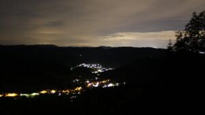 Dieses Bild zeigt eine Webcam-Aufnahme vom Achertal, aufgenommen am Montag, den 18.05.2026 um 02:30 Uhr. Die Temperatur betrug 10.6°C.